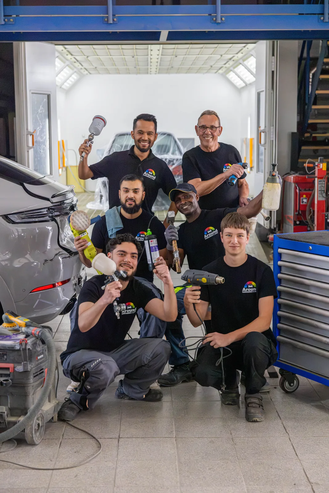 Team von Around Karosserie & Lack in der Werkstatt in Kaufungen bei Kassel